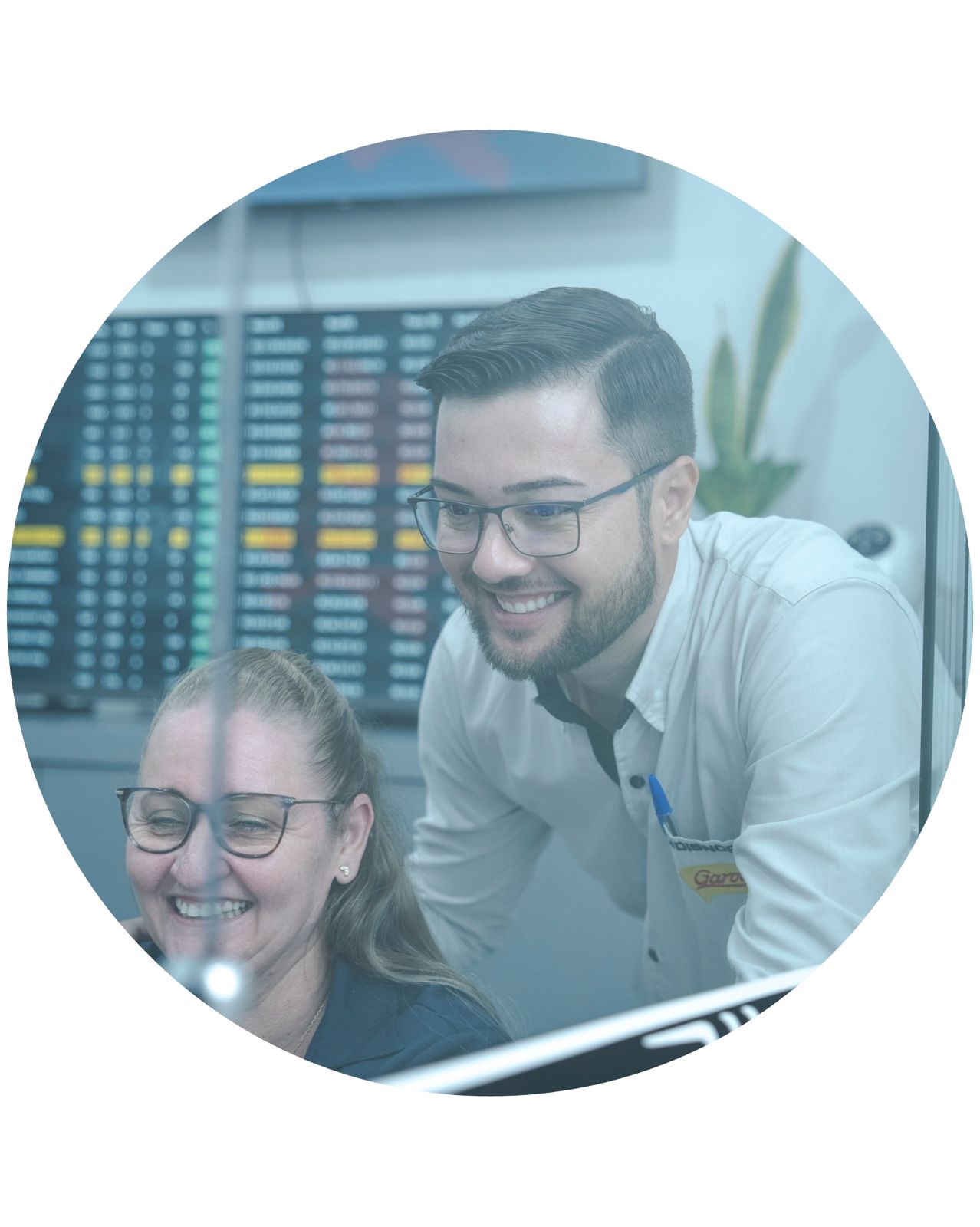 <h2>EQUIPE DE<br />
<strong>250 PESSOAS</strong><br />
<strong>DEDICADAS</strong></h2>
<p><strong>GERENTE BROKER:</strong> 01<br />
<strong>SUPERVIDORES:</strong> 10<br />
<strong>COORDENADORES DE NEGÓCIOS:</strong> 02<br />
<strong>CONSULTORES DE VENDAS:</strong> 82<br />
<strong>PROMOTORES DE VENDAS:</strong> 101<br />
<strong>PROMOTORES CHECKOUTS</strong>: 08<br />
<strong>ANALISTA DE SISTEMA:</strong> 01<br />
<strong>FATURISTA:</strong> 02<br />
<strong>ANALISTA FINANCEIRO: </strong>02<br />
<strong>MERCHANDISING:</strong> 05<br />
<strong>ESTOQUISTA: </strong>01</p>
<p><strong>MOTORISTAS:</strong> 61</p>
<p><strong>COORDENADORES DE VENDAS: 10</strong></p>
